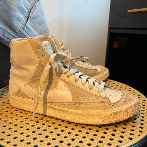 Nike Blazers - Picture 2 of 3